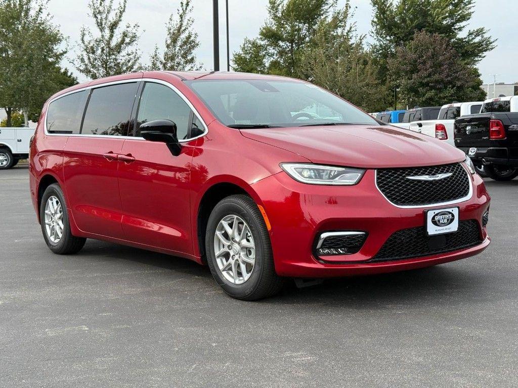 new 2026 Chrysler Pacifica car, priced at $43,871