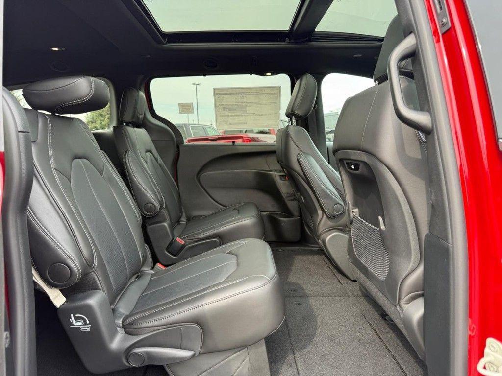 new 2026 Chrysler Pacifica car, priced at $43,871
