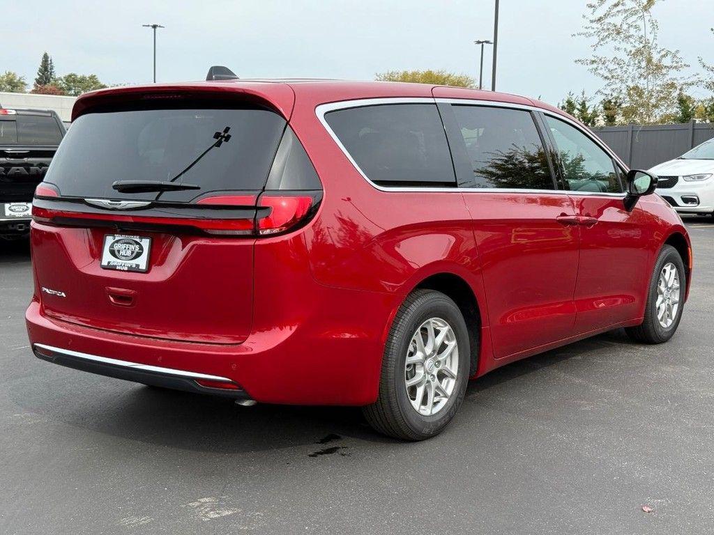 new 2026 Chrysler Pacifica car, priced at $43,871