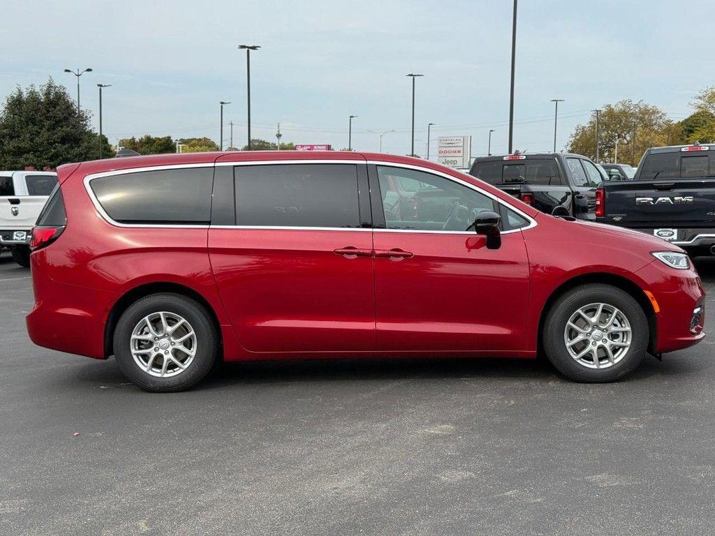 new 2026 Chrysler Pacifica car, priced at $43,871