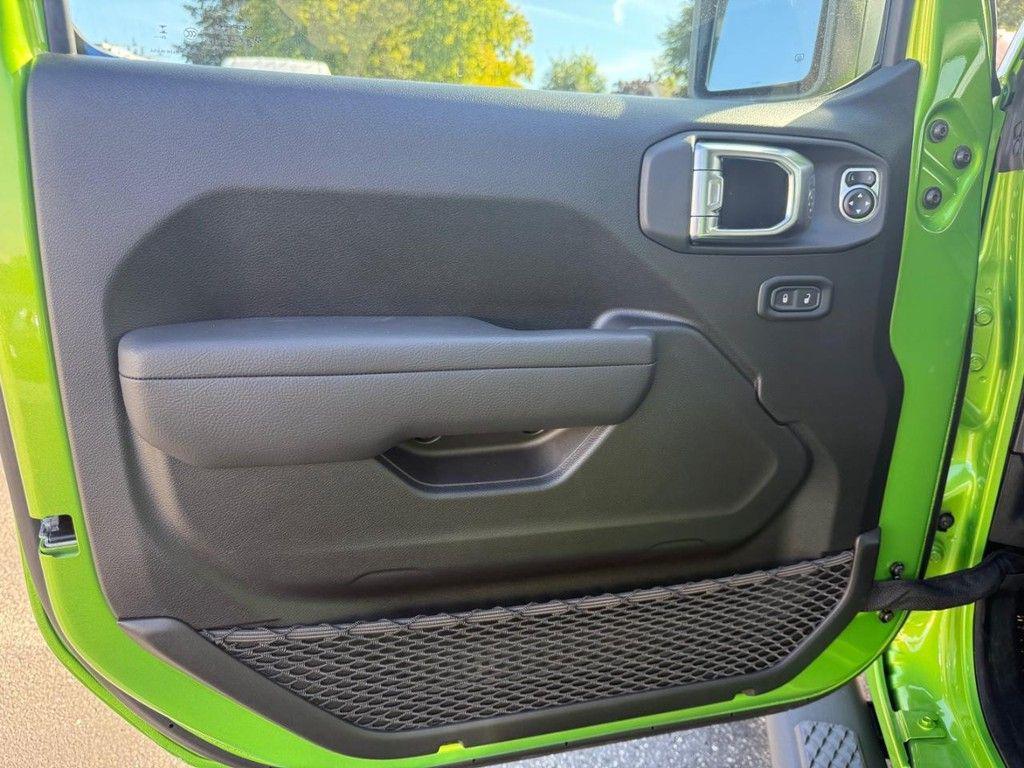 new 2025 Jeep Gladiator car, priced at $51,155