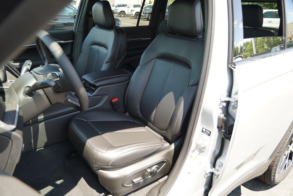 new 2025 Jeep Grand Cherokee car, priced at $43,668