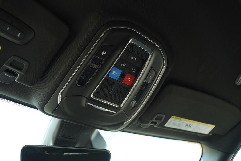 new 2025 Jeep Grand Cherokee car, priced at $43,668