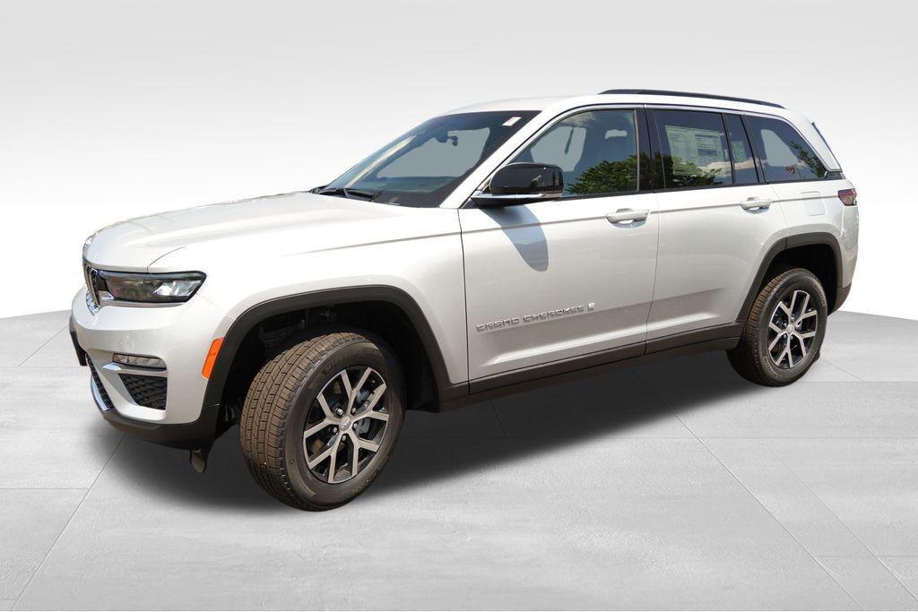 new 2025 Jeep Grand Cherokee car, priced at $43,668
