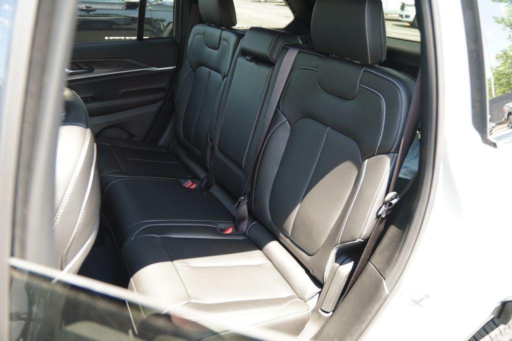 new 2025 Jeep Grand Cherokee car, priced at $43,668