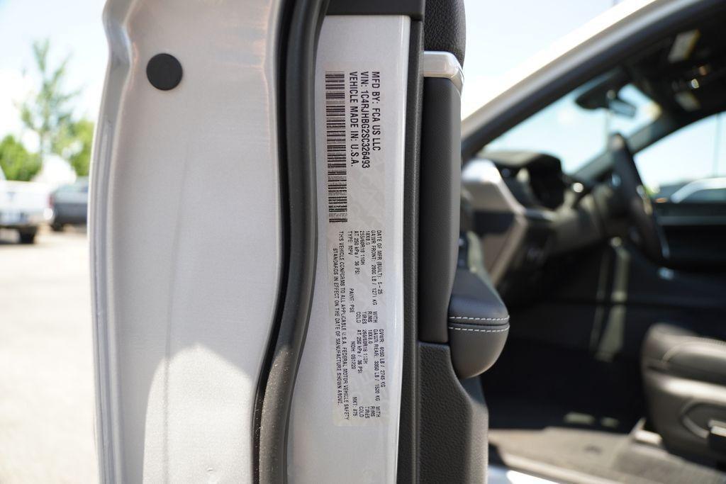 new 2025 Jeep Grand Cherokee car, priced at $43,668