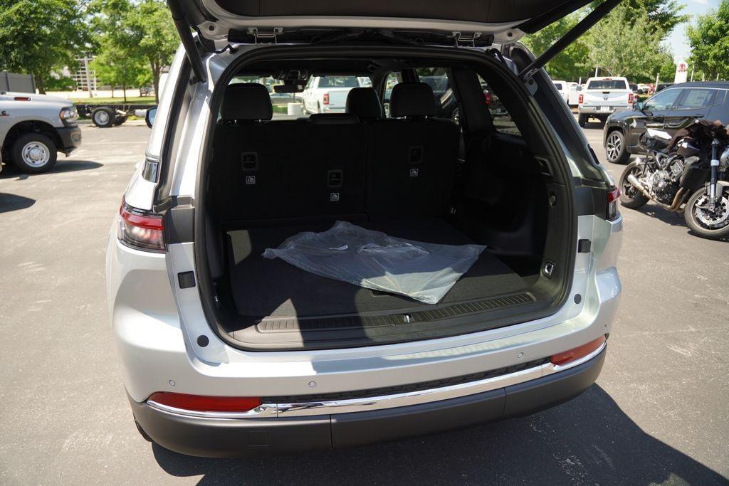 new 2025 Jeep Grand Cherokee car, priced at $43,668