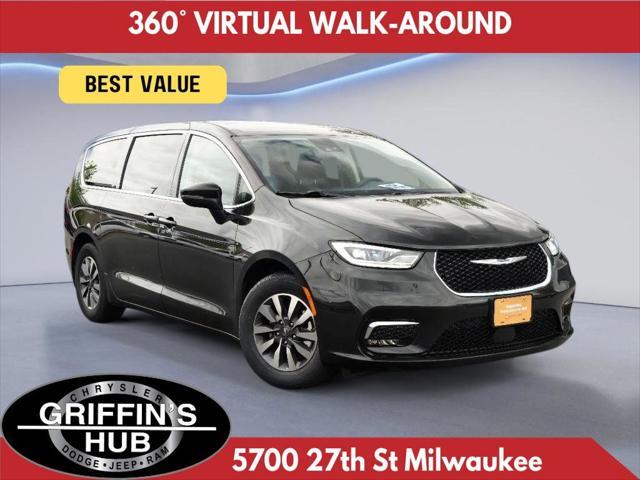 used 2023 Chrysler Pacifica Hybrid car, priced at $27,997