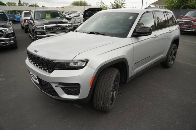 new 2024 Jeep Grand Cherokee car, priced at $43,553