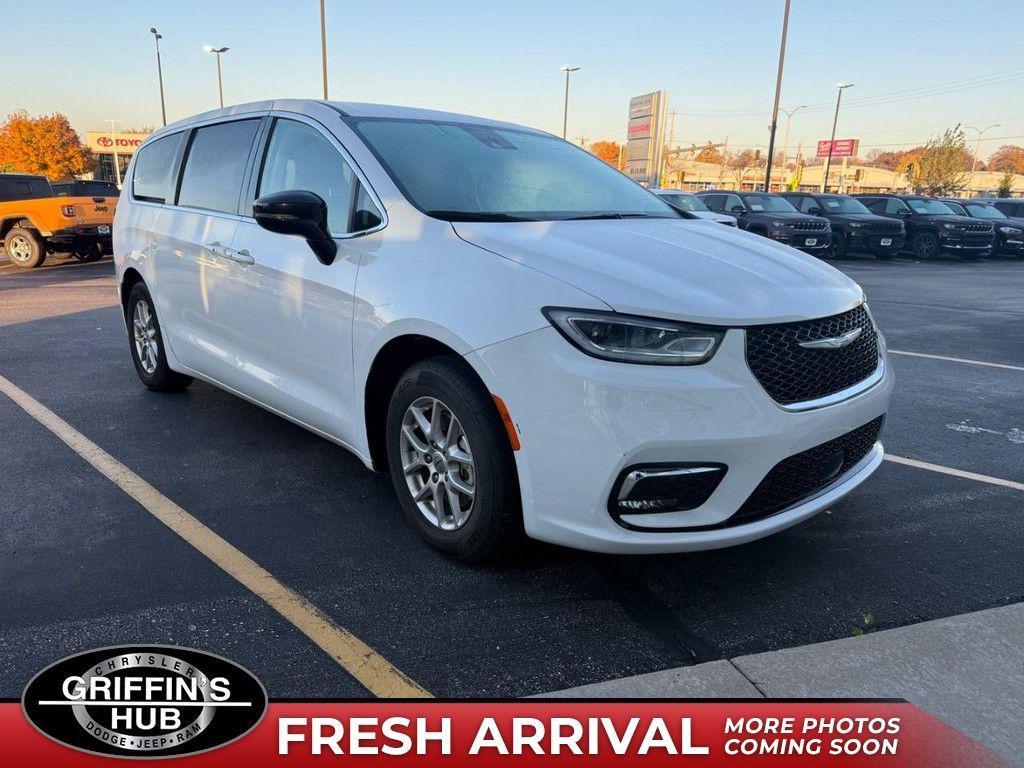 used 2024 Chrysler Pacifica car, priced at $34,875