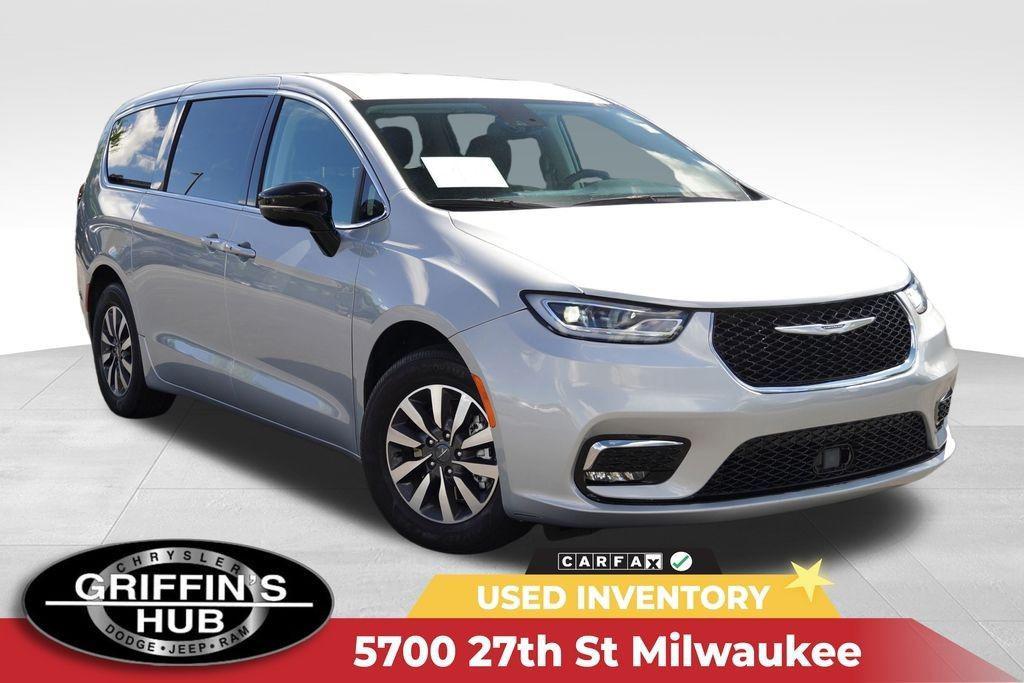 used 2024 Chrysler Pacifica Hybrid car, priced at $35,196