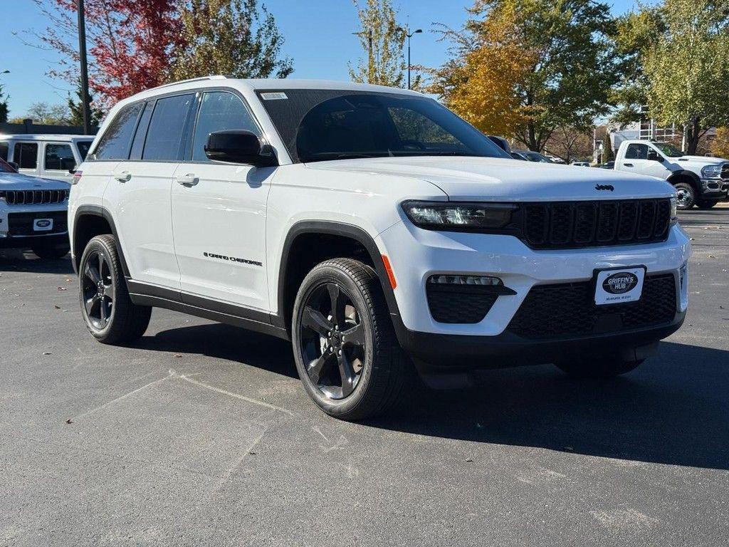new 2025 Jeep Grand Cherokee car, priced at $43,754