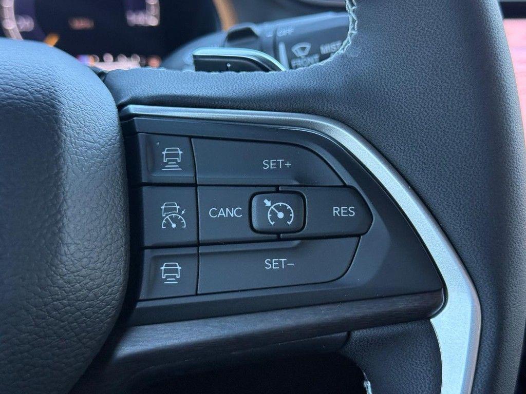 new 2025 Jeep Grand Cherokee car, priced at $43,754