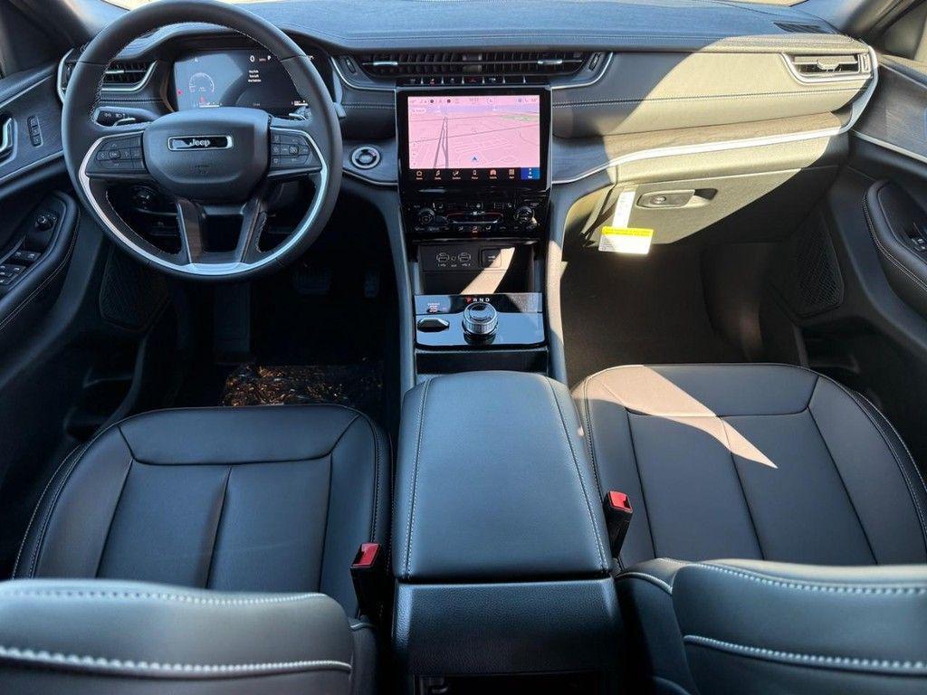 new 2025 Jeep Grand Cherokee car, priced at $43,754