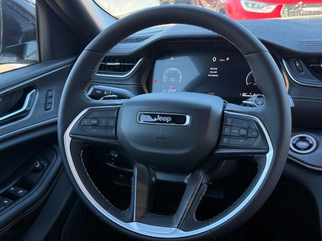 new 2025 Jeep Grand Cherokee car, priced at $43,754