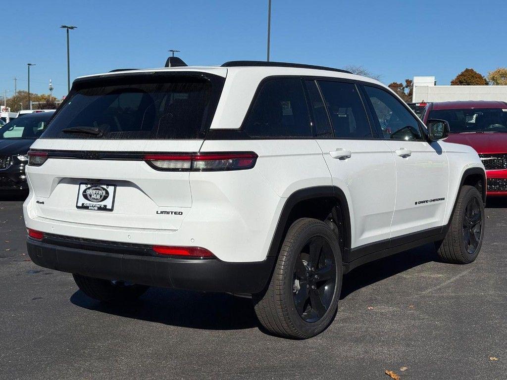 new 2025 Jeep Grand Cherokee car, priced at $43,754