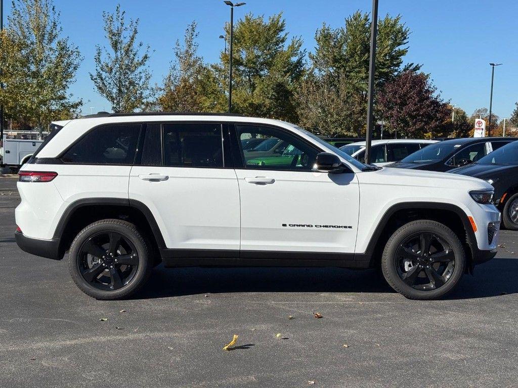 new 2025 Jeep Grand Cherokee car, priced at $43,754