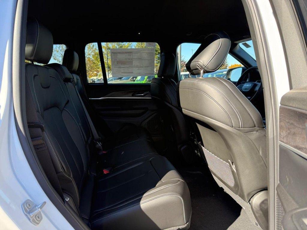 new 2025 Jeep Grand Cherokee car, priced at $43,754