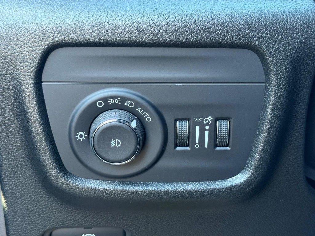 new 2025 Jeep Grand Cherokee car, priced at $43,754