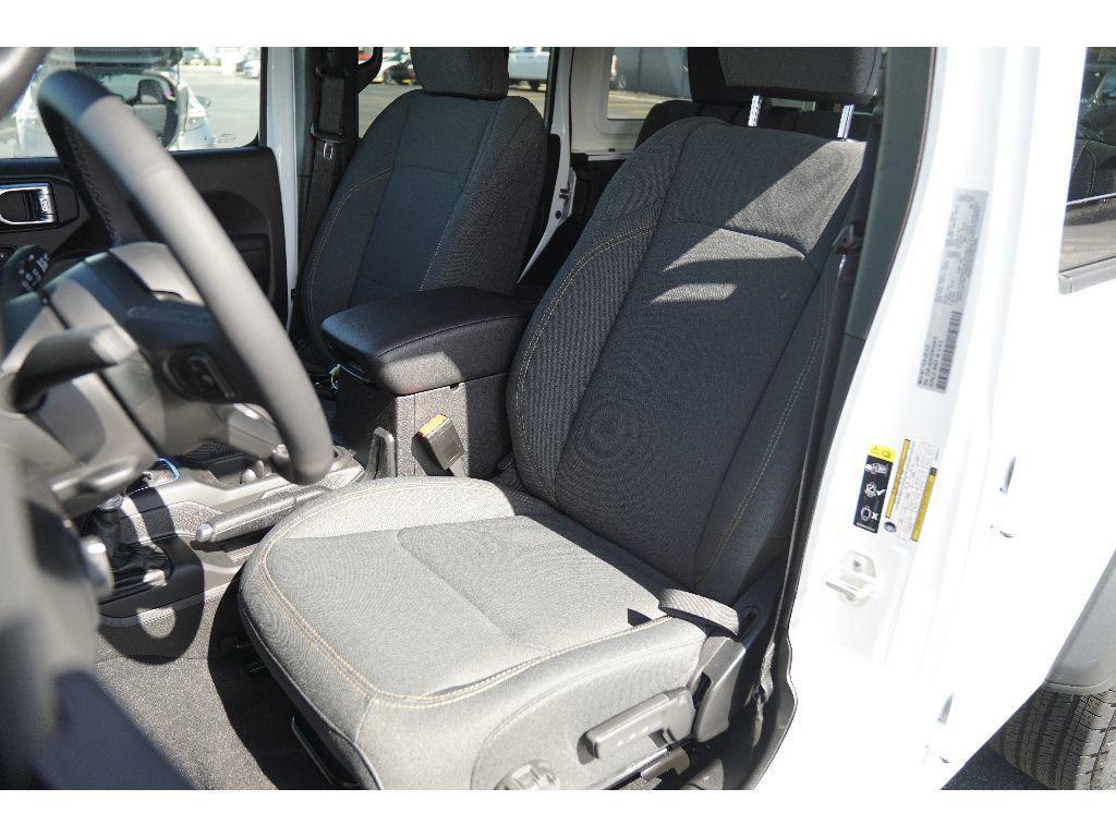 new 2025 Jeep Wrangler car, priced at $46,549