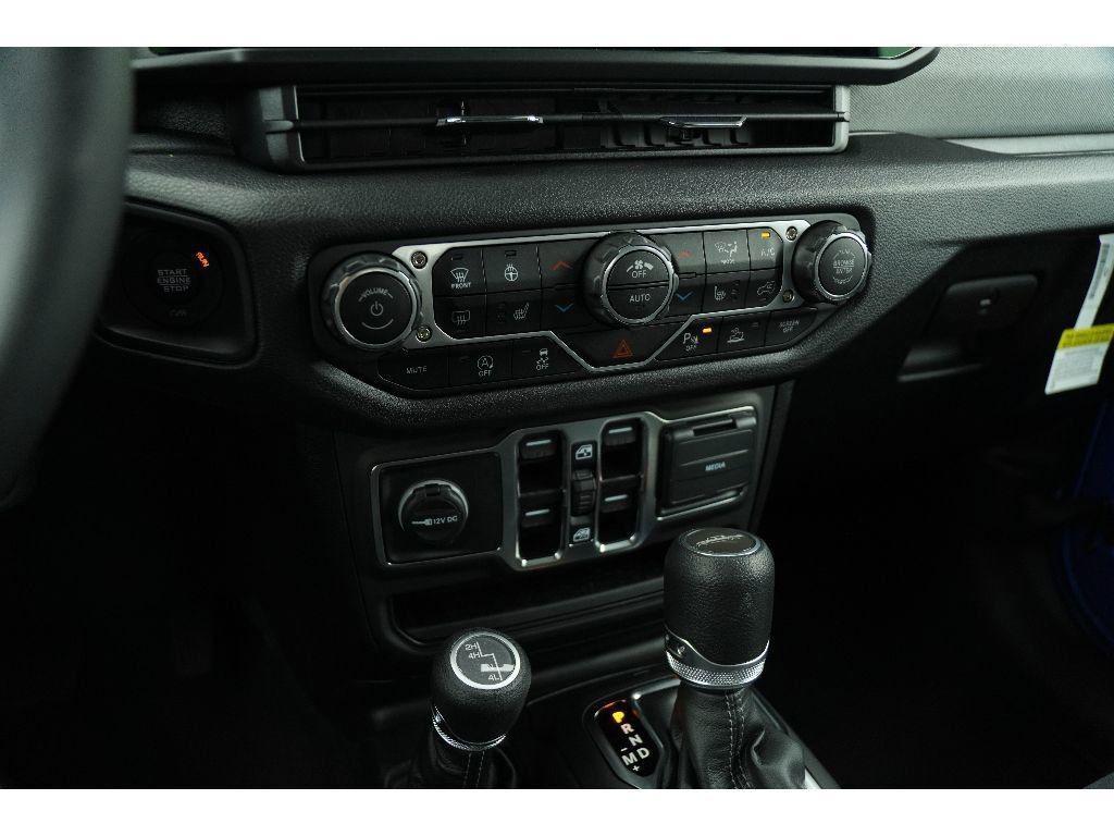 new 2025 Jeep Gladiator car, priced at $47,602