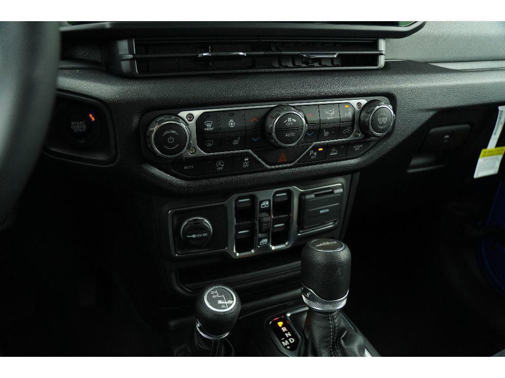 new 2025 Jeep Gladiator car, priced at $47,352