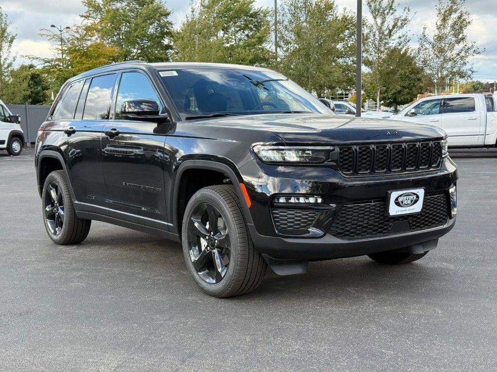 new 2025 Jeep Grand Cherokee car, priced at $44,272