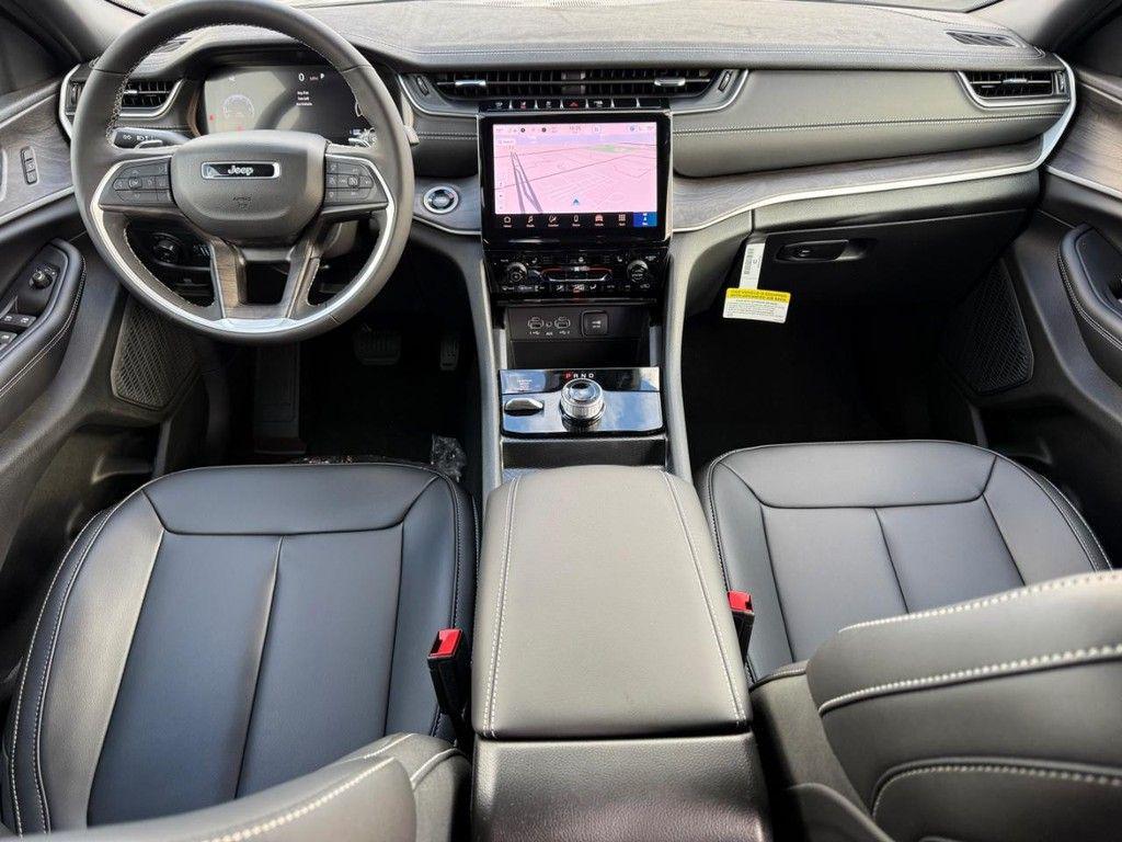 new 2025 Jeep Grand Cherokee car, priced at $44,272