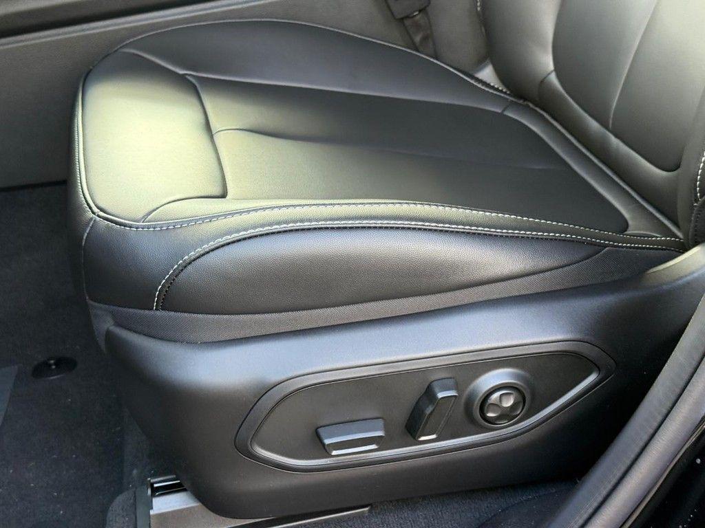 new 2025 Jeep Grand Cherokee car, priced at $44,272