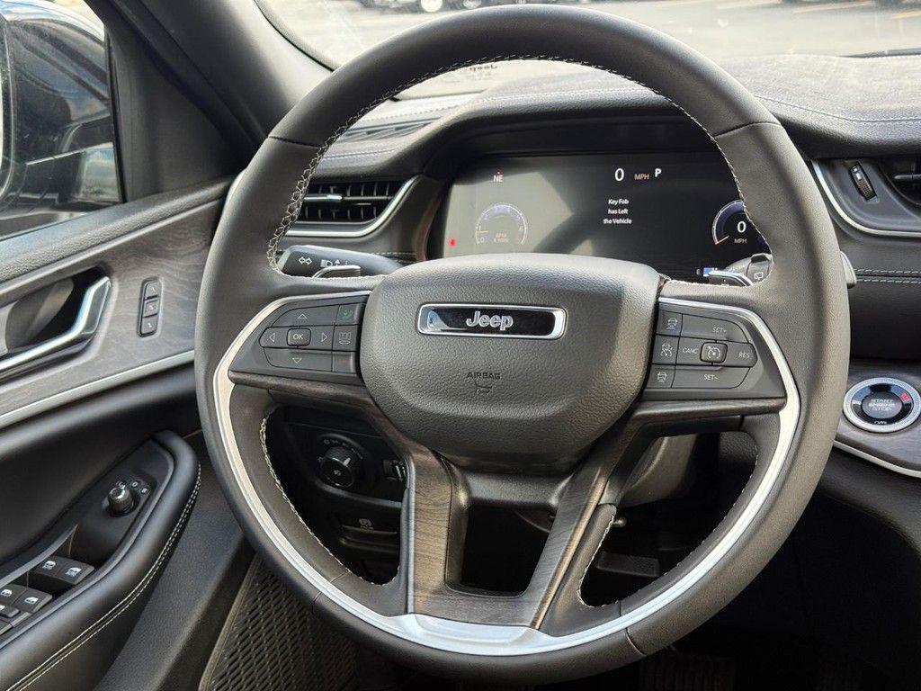 new 2025 Jeep Grand Cherokee car, priced at $44,272