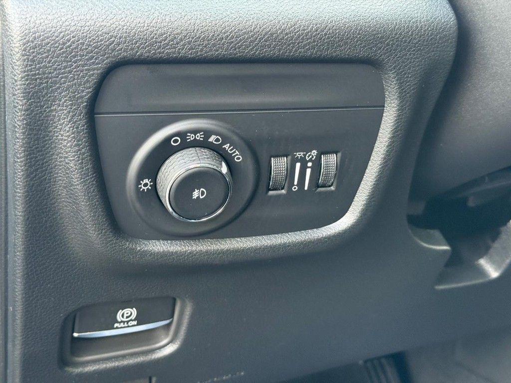 new 2025 Jeep Grand Cherokee car, priced at $44,272