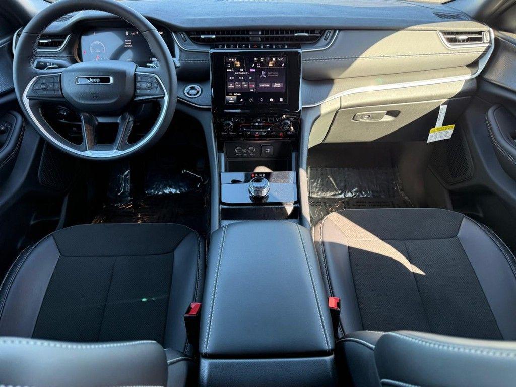 new 2025 Jeep Grand Cherokee car, priced at $41,036