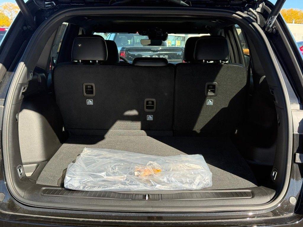 new 2025 Jeep Grand Cherokee car, priced at $41,036