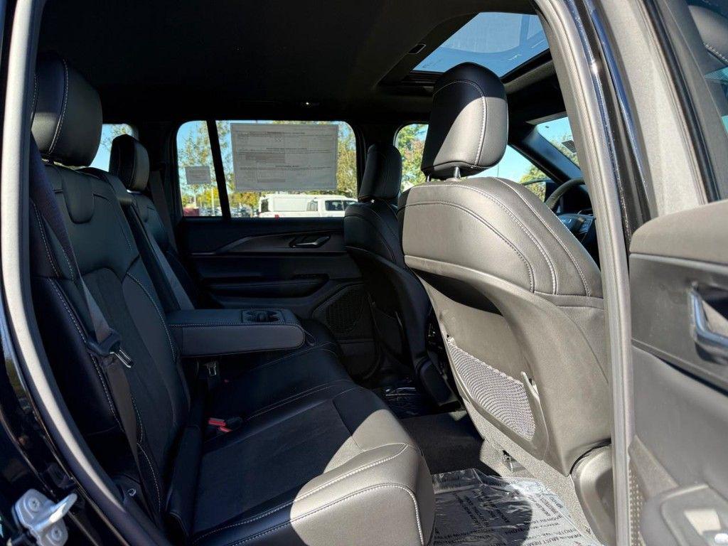 new 2025 Jeep Grand Cherokee car, priced at $41,036