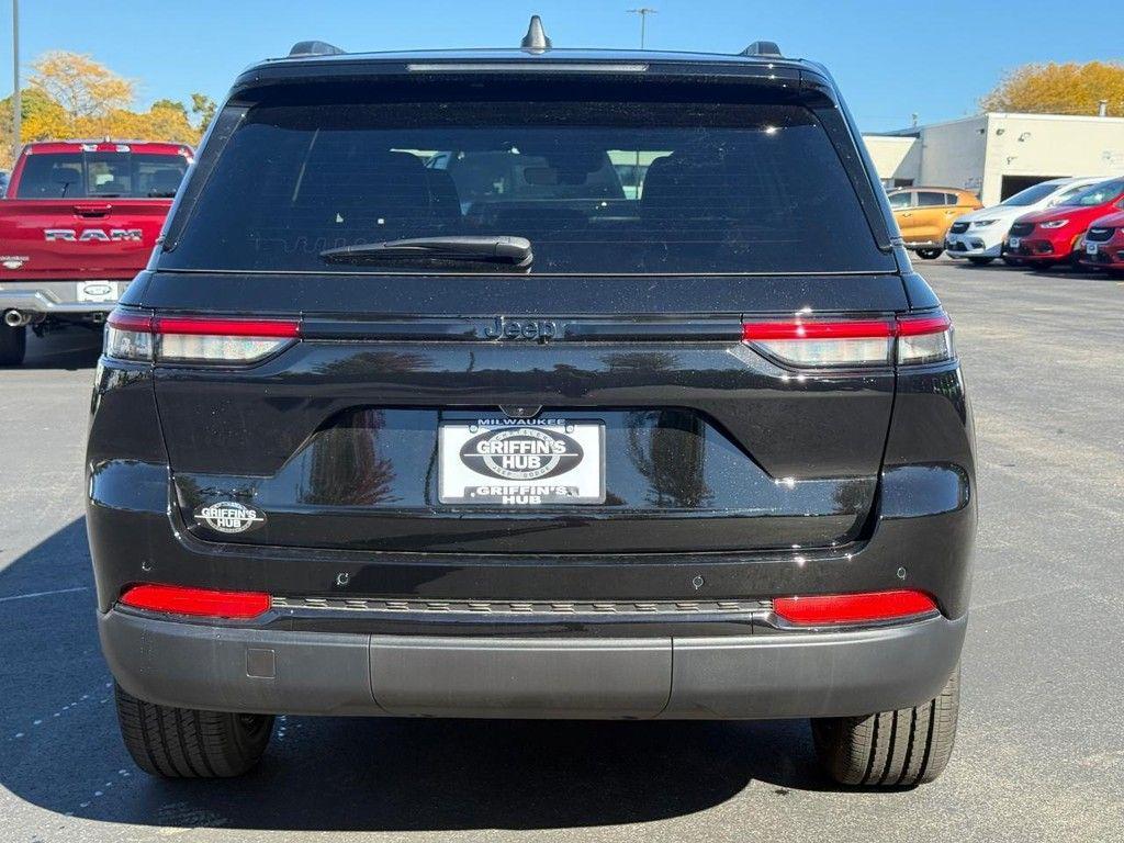 new 2025 Jeep Grand Cherokee car, priced at $41,036