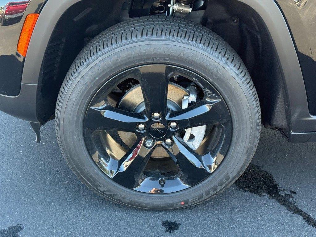 new 2025 Jeep Grand Cherokee car, priced at $41,036