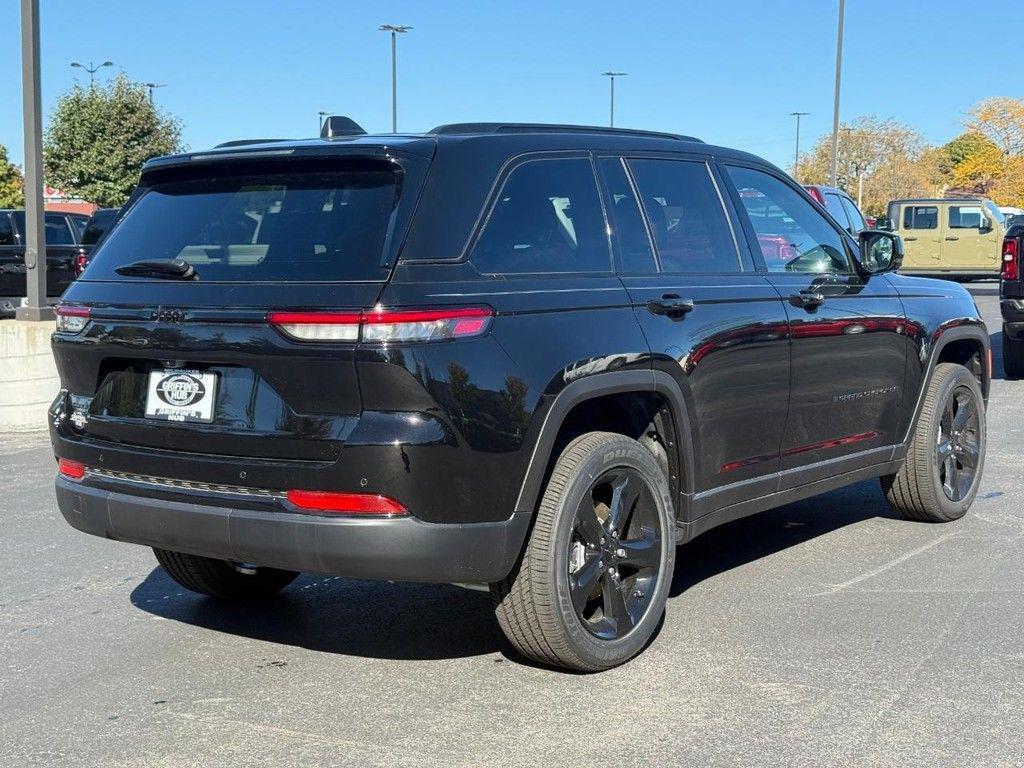 new 2025 Jeep Grand Cherokee car, priced at $41,036