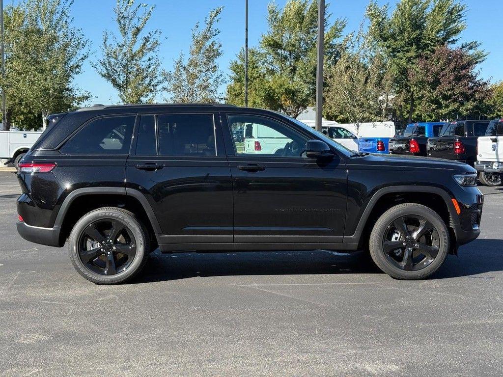 new 2025 Jeep Grand Cherokee car, priced at $41,036