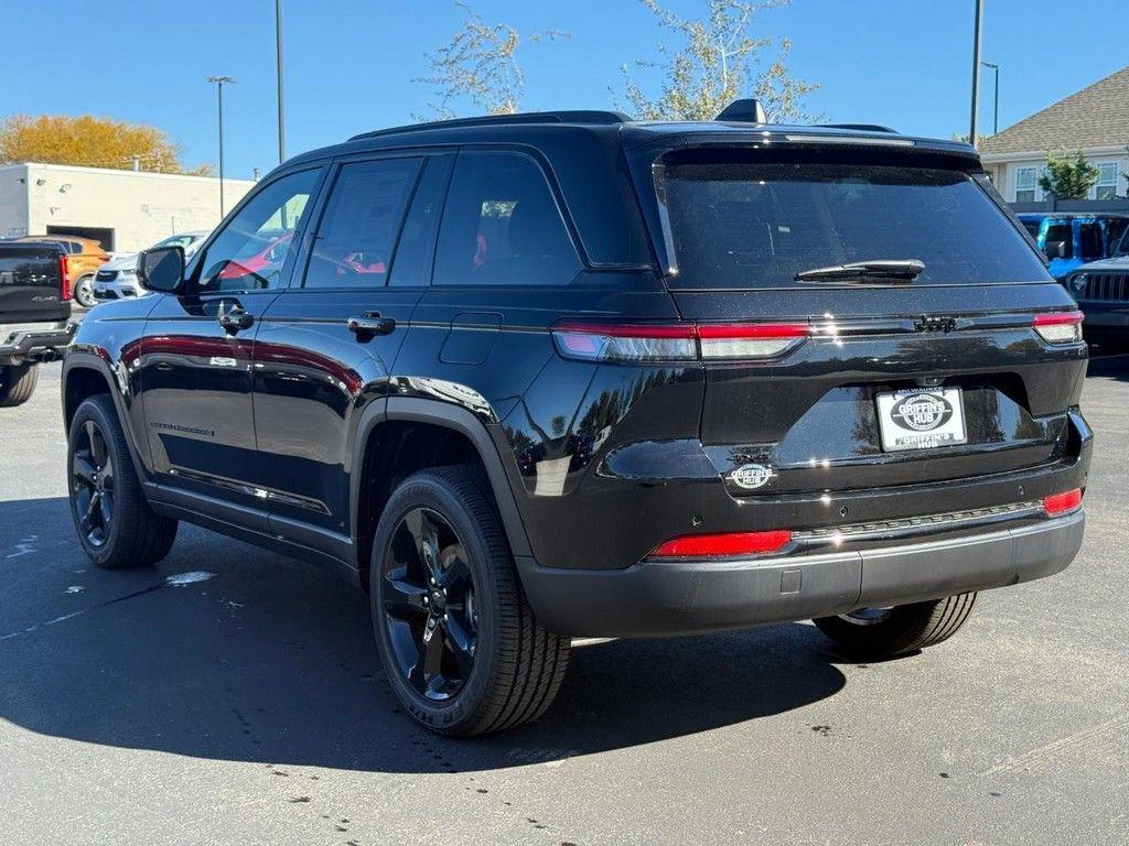 new 2025 Jeep Grand Cherokee car, priced at $41,036