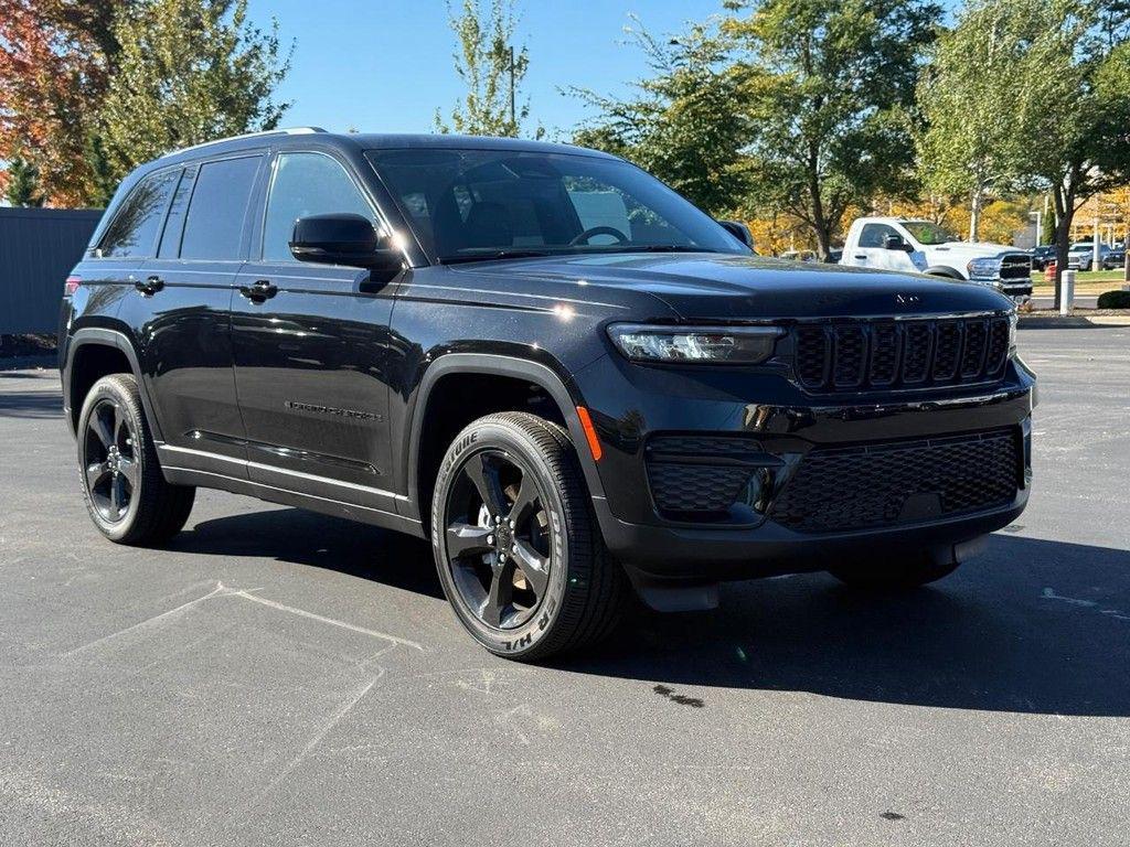 new 2025 Jeep Grand Cherokee car, priced at $41,036
