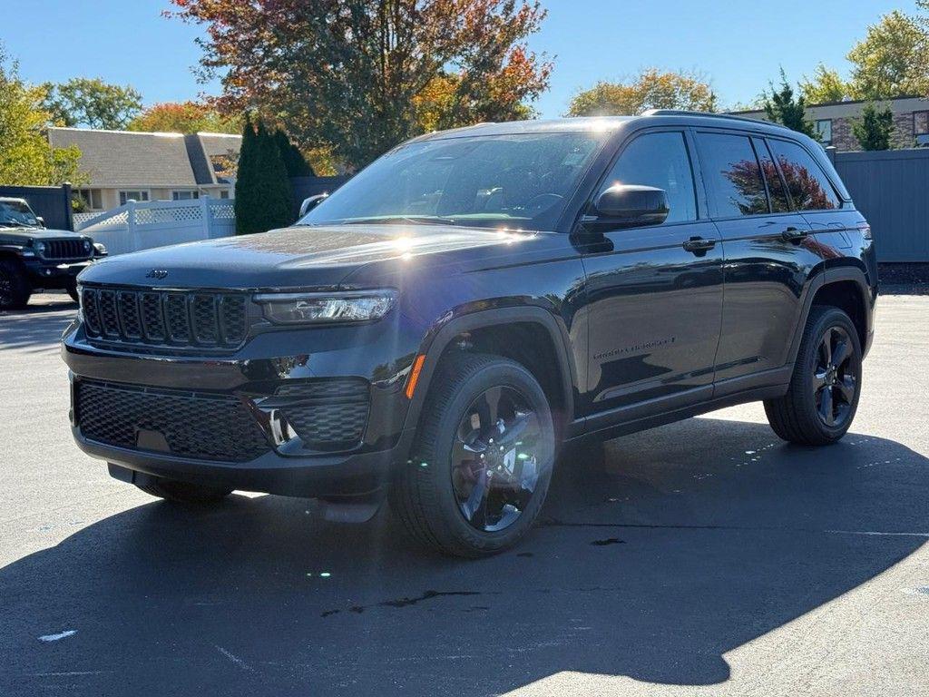 new 2025 Jeep Grand Cherokee car, priced at $41,036