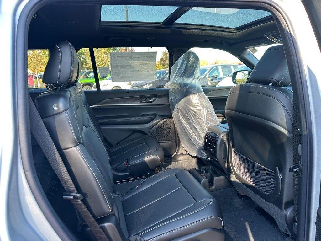 new 2025 Jeep Grand Cherokee L car, priced at $49,537