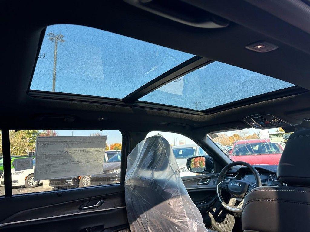 new 2025 Jeep Grand Cherokee L car, priced at $49,537