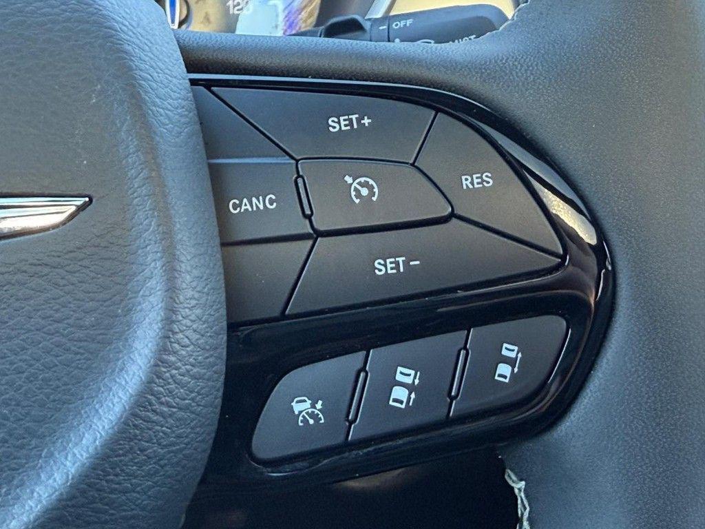 used 2025 Chrysler Pacifica car, priced at $39,309