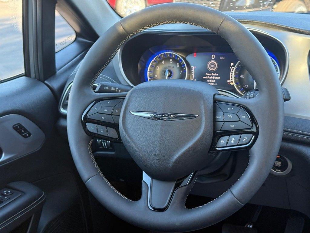 used 2025 Chrysler Pacifica car, priced at $39,309