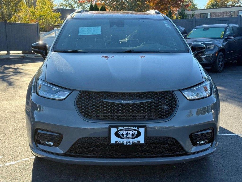 used 2025 Chrysler Pacifica car, priced at $39,309