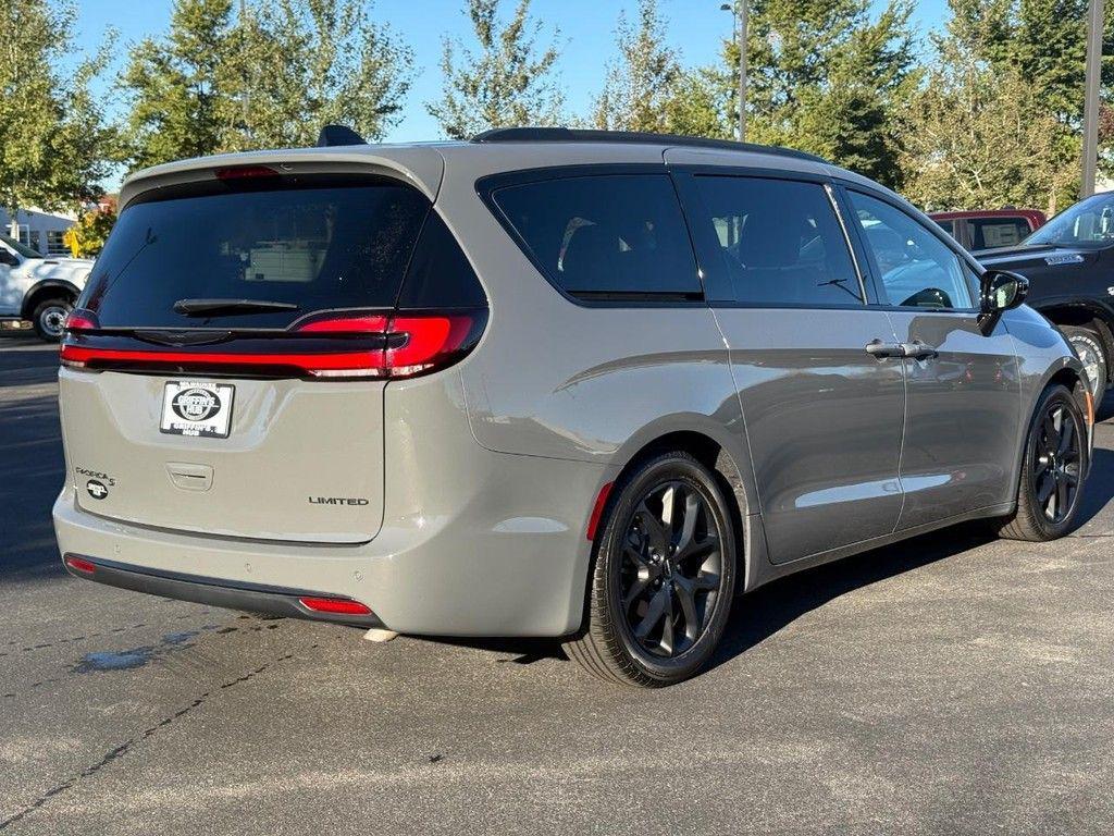 used 2025 Chrysler Pacifica car, priced at $39,309