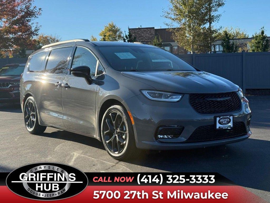 used 2025 Chrysler Pacifica car, priced at $39,309