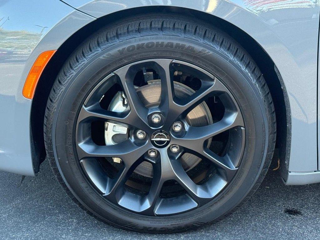 used 2025 Chrysler Pacifica car, priced at $39,309