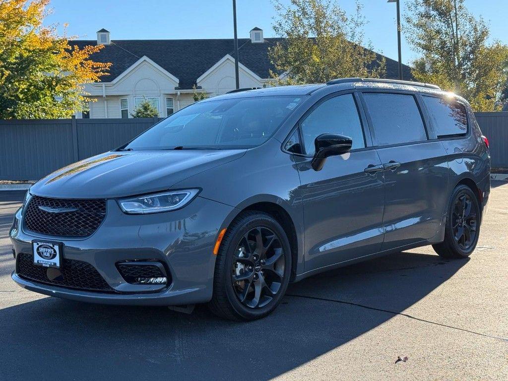 used 2025 Chrysler Pacifica car, priced at $39,309
